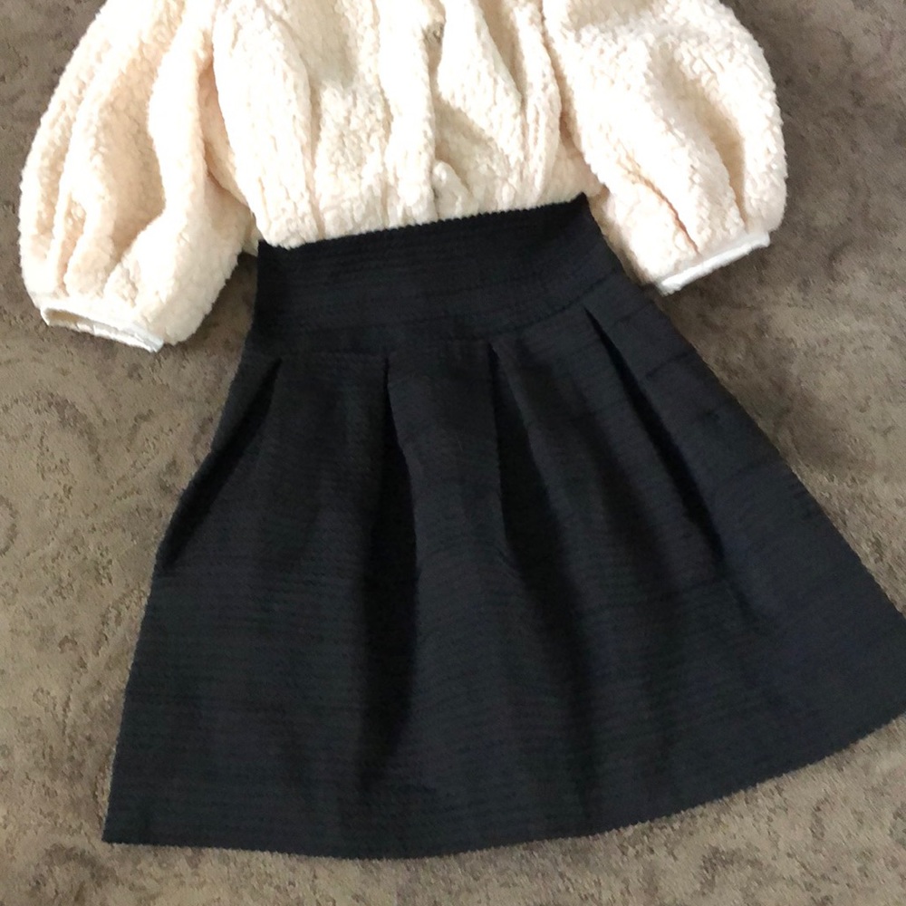 Black vintage looking skirt - Picture 4 of 6